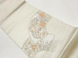 相良刺繍銀彩地紙に秋草・古典柄模様開き名古屋帯（額縁仕立て）